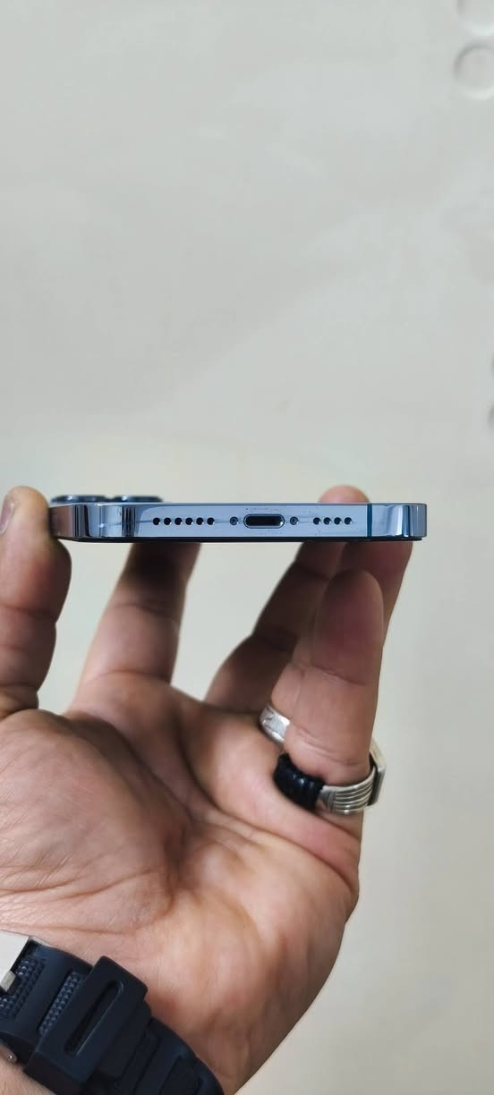 آيفون 13 برو ماكس
ذاكره ٢٥٦ - بطاريه ٨٣٪ 
مستبدل شاشه اصليه فقط 
مكفول من أي خلل أو عطل 
سعره ( ٥٥٠ ) الف سعر نهائي 
ـــــــــــــــــــــــــــــــــــــــــــــــ
عنواني بغداد مدينة الصدر 
***********
