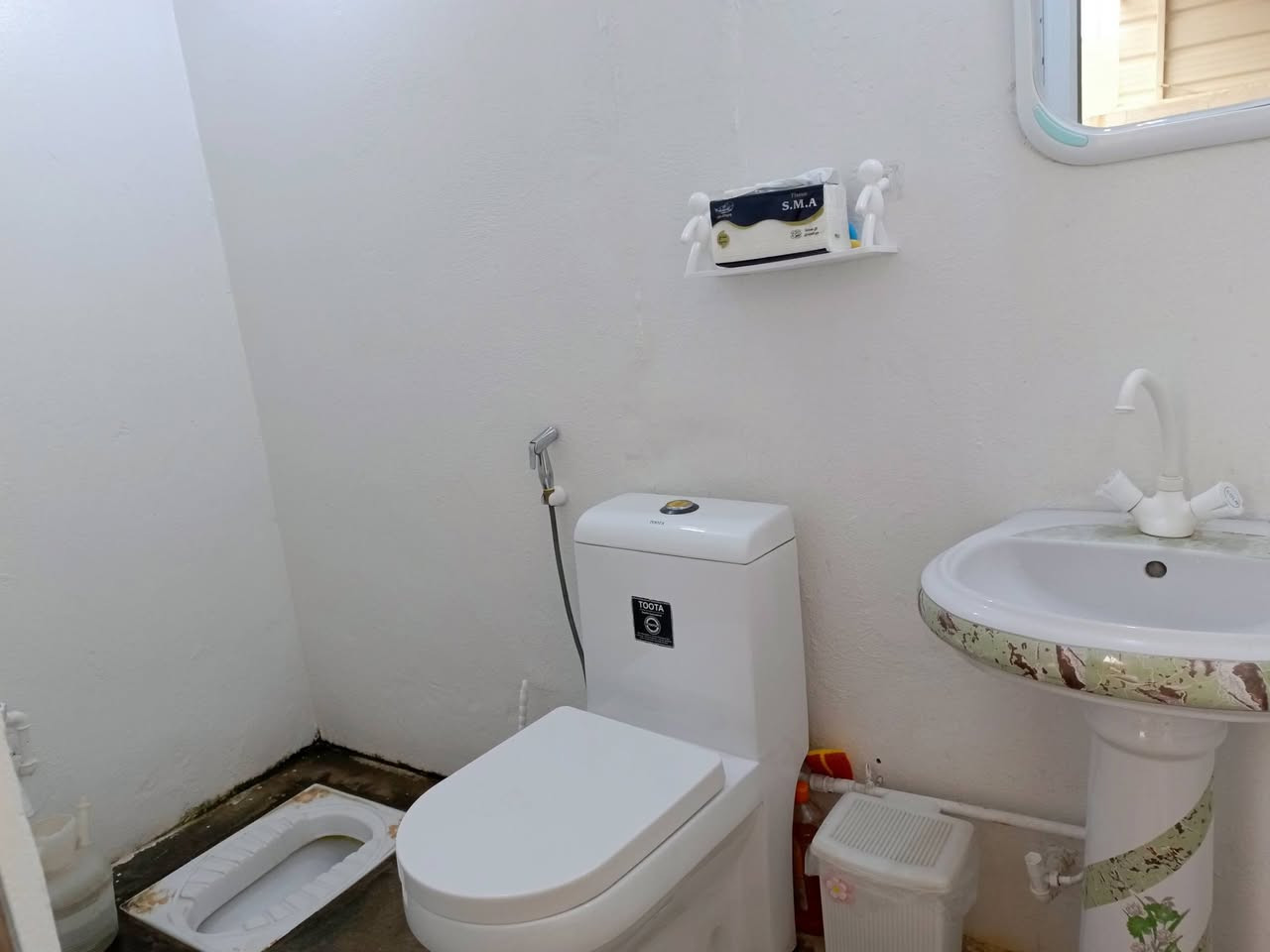 السلام عليكم بيت للبيع في توله فروش قرب جامع الرحمن ومدرسة جرير
محتويات البيت غرفة نوم كبيره واستقبال كبير ومطبخ وصحيات وكراج بالاضافه الى ذلك ترك ودرج خارجي في نهاية البيت
جنس العقار رقم بلديه مقدم معاملة طابو
مساحة البيت 110 متر
السعر 37 مليون وبي مجال 
للاستفسار الاتصال على الرقم ***********
