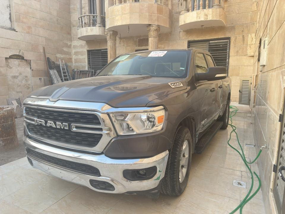 RAM بك هورن للبيع
2022
للتواصل اتصل على الرقم *********** 
بدي قصير باب قصير 
8 سلندر 

تتميز رام 1500 بك هورن (Big Horn) "باب قصير/كابينة طاقم (Crew Cab) أو كابينة ممتدة (Quad Cab) مع بدي قصير" بمحرك هيمي 8 أسطوانات سعة 5.7 لتر بقوة 395 حصانًا أو محرك بنتاستار V6 سعة 3.6 لتر، مع ناقل حركة أوتوماتيكي 8 سرعات. تشمل المواصفات الشائعة دفعًا رباعيًا/خلفيًا، مصابيح LED، بدي قصير مخصص للأداء والعمل.
