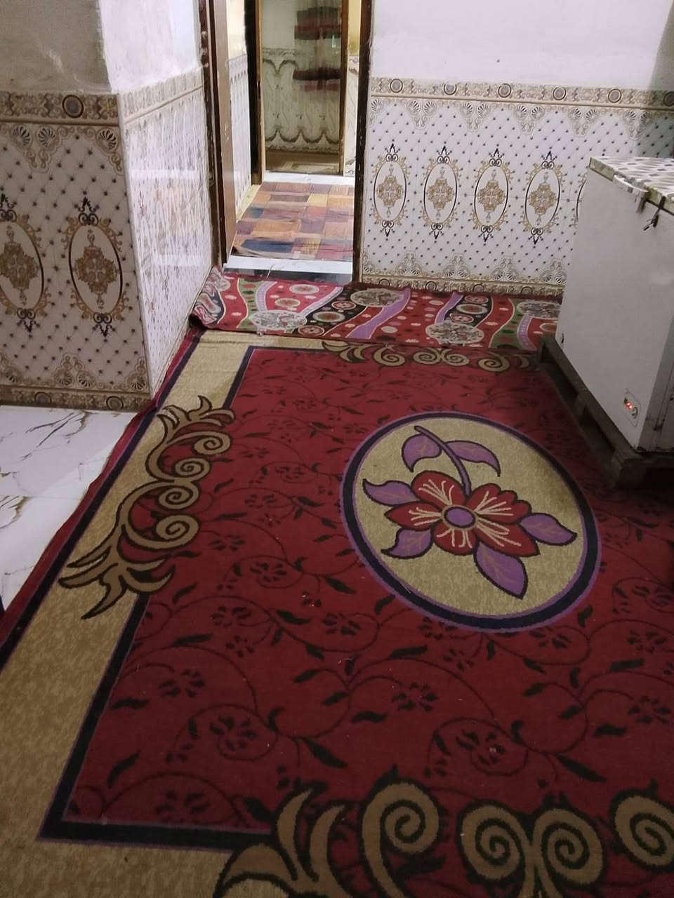 بيت طابقين طابو صرف للبيع مكان مميز ومنطقة مخدومة
المساحة 240 
الطابق الاول يتكون من 🌹
غرفتين 4*5🌷
صاله 
مطبخ 
هول
استقبال صحيات داخل وخارج
الطابق الثاني غرفتين نوم 4*5
صاله 7 متر 
المسيب حي العسكري خلف جمله ابو علاء سبع
السعر ٦٥ قابل للتفاوض للتواصل ***********
