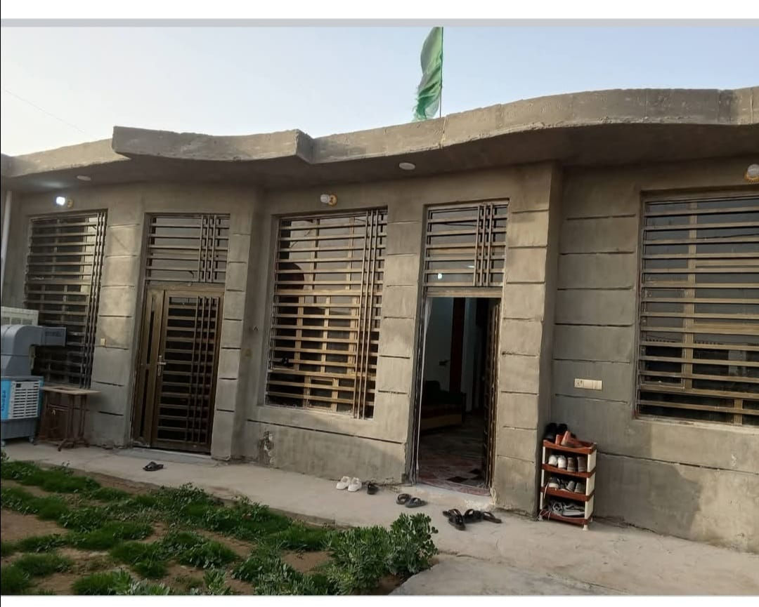 السلام عليكم للبيع بيت حي العدل مساحه 300 متر  الخدمات موجوده بناء حديث للاستفسار***********////***********
