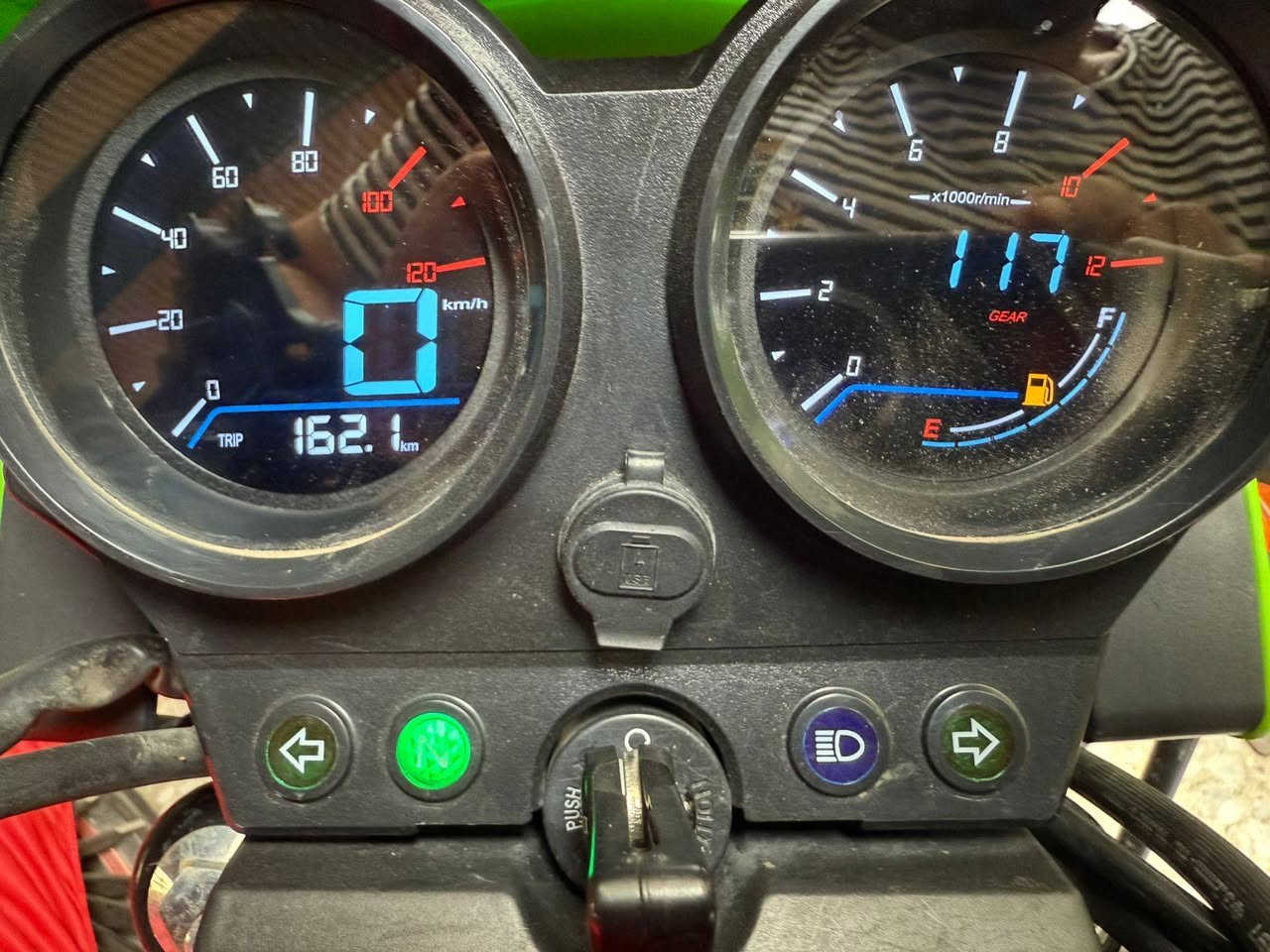 السلام عليكم دايوان 25 مرقم اربيل ماشيه 16 الف دراجه خير من الله ب2500 وبيها مجال حك الجيه ***********
