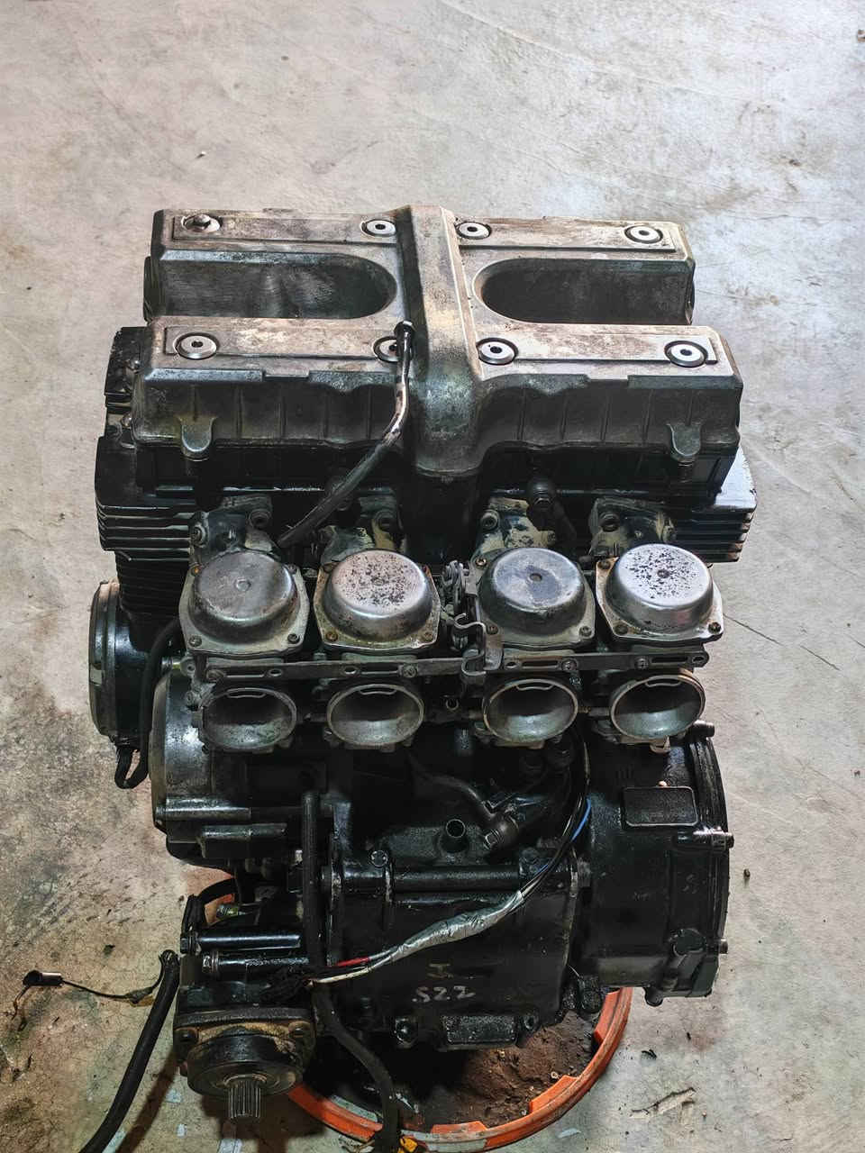 دراجه هوندا cbx 750cc دراجه قويه ومعروفه گاردن مو زنجيل محرك شغال ونضيف كلش بيع شلع او بس محرك محرك فقط 750 الف وبي مجال واذا كامل مليون وبي مجال قليل حيل خاص موجود وهذ رقمي ***********
