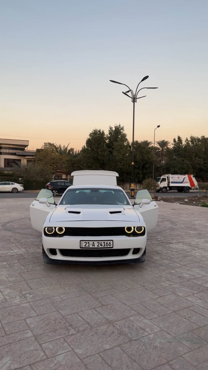 السلام عليكم
دودج جالنجر للبيع فقط بدون مراوس

من انظف الجالنجرات
السياره كلش نظيفه و تفيد الجناي 
ولا كلوب مشتغل بالدشبول
مابيهه ولا نقص برغي

موديل 2018 SXT
مواصفات SXT معروفه
شاشه وسط
تدعم ابل كاربلي و اندرويد اوتو
كامره و حساسات خلفيه
تدفئه بالمري
تدفئه بالمقاعد
كشن كهرباء
كشنات مخمل
كروز كونترول
سستم سماعات الباين
و بعد بيهه مواصفات ماذاكرهن

محركهه 3600cc يعني 6 سلندر
محرك كير كفاله
شاصي لغد كفاله

حادثهه طرف الجاملغ و طرف البنيد بدون شاصي
السياره نصبتهه احلى من الصور بهواي 
رقم سليمانيه بأسمي تحويل او وكاله
مكان السياره بغداد 
السعر ١٧٧$ وبي مجال
*********** بغداد, العراق
