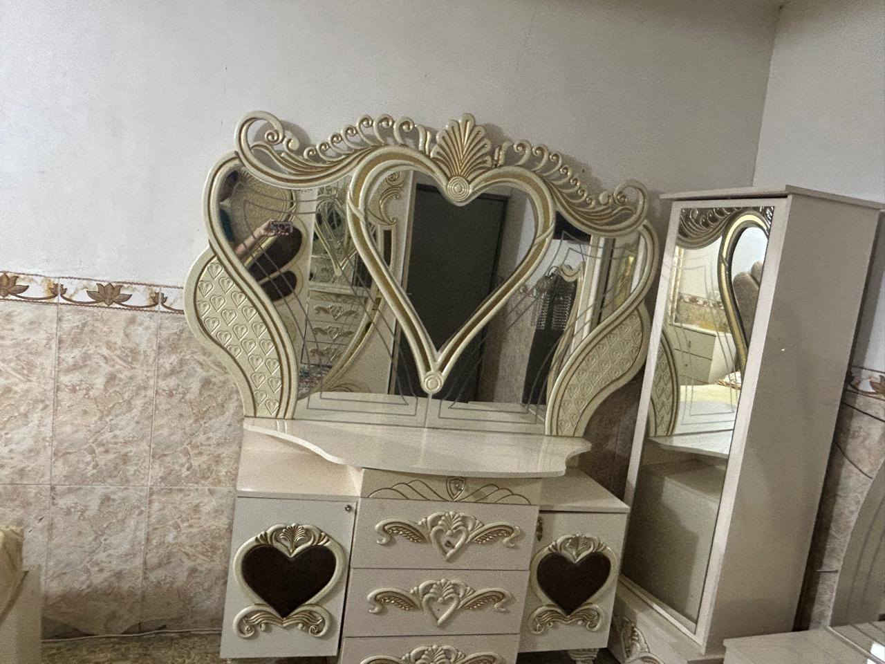 للبيع غرفه نوم تركيه جديده مع الملحق السعر ٧٥٠ للاستفسار ***********
