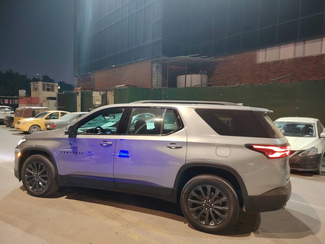 2023  RS
شوفرليت ترافورس  2023 فئه RS اعلى المواصفات للاخير 

حادثه موضح بل صور 

  محرك 6 سلندر 3600
3-  كير اوتماتيك ب 9 سرعات 
4- فتحة سقف بنوراما 
5- نظام الاربعة كاميرات  360 درجة 
6- كاميرا خلفية اضافية 180 درجة 
7-بصمات عدد 6  تشغيل وابواب و جنطة 
8- قبق جنطة كهربائي شفط 
9- لايتات زينون عالي ناصي مع حاجب LED 
10- كشافات دعامية وحساسات خلفيه
11- رادار امامي 
12- رادار خلفي  
13- مانع للتصادم مع التنبيه الداخلي
14- حساسات الاجتياز الجانبية نقاط عمياء
15- السيارة فئة رياضية مع دبل صالنصة خلفية 
16- غرفة السيارة جلد اسود 
17- تحكم ستيرن جهتين متكامل مع تحكم الرادار 
 18- السيارة بنظام تبريد 3 قطع مع 7 راكب 
19- كراسي وسطية منفصل VIP
 20- شاشة دشبول مع شاشة وسطية سلايد مع قاصة داخلية 
21- نظام الدفع الرباعي AWD 
22- السيارة ماشية 23 الف كيلو متر

 وبيه خير من الله بعد مواصفات ما مذكورة 
مكان السيارة بالكوت والسعر اتصل وتدلل 
***********
