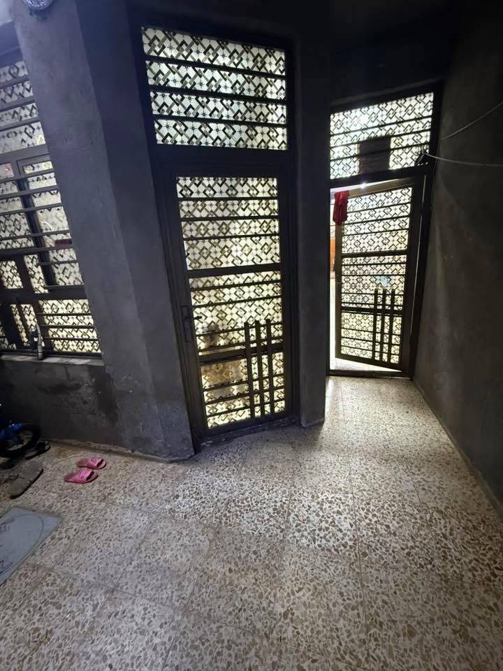 سلام وعليكم بيت  البيع 🏠 مطلوب قرض 🔙سكان موقع البيت 🏠 بغداد الحسينية 🏡منطقة الثلاثينات قرب مطعم جكن ✅
البيت  قاطين  ✅‏ استفسار رقم تلفون اتصال  📞 ***********
