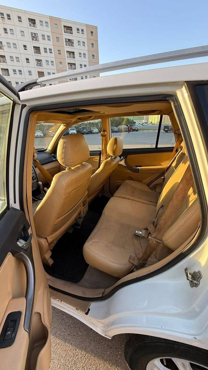 شيري تيكو
موديل ٢٠١٣ 
محرك ١٨٠٠ 
كيري كهربائي 
كهربائيات كلها شغالة 
تدفىة بلكشنات 
حساسات خلفية 
كير ومكينة زينات شوي بيها خشونة بلمكينة بس لا تبخير ولا تنقيص 
بيها جاملغ ودعامية مبدل واضح بلمنشور  ومعجون ما مصبوغ هم واضح بلصور وبيها مكانات خياس 
رايدها ب 48
رقمي ***********
