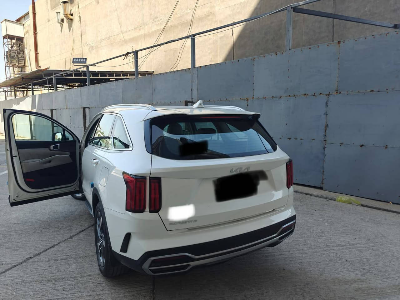 السلام عليكم سورنتو خليجي موديل ٢٣ فول مواصفات سيارة نضيفة بس البك لايت الخلفي مكسورة جامته وعايفه ممسوي سيارة حلوة ماشية ٤٨ الف
عنواني مدخل الكاظمية من جهة العطيفية
***********  السعر ٢٩٠ وبي مجال
