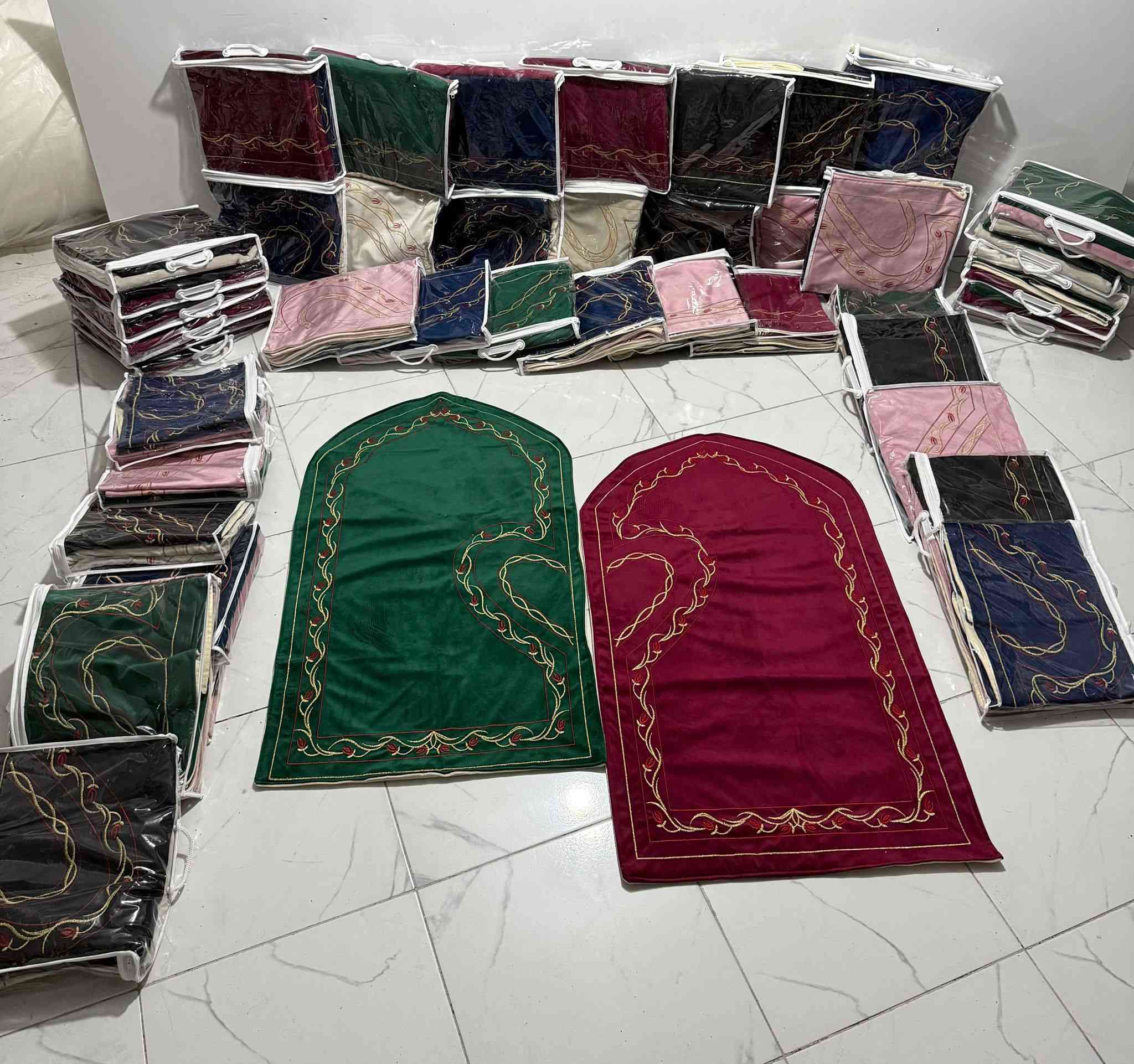 سجادة صلاة 120×70
كابلز مخمل نوعية تقيلة 
تطريز موديلات و ألوان جميلة 
المبيع جملة فقط واسعار جيدة للكميات 
التواصل عبر الواتس اب https://wa.me/message/SEGKQOCNGHUUM1


**إذا كنت صاحب هذا الإعلان وتريد حذفه لأي سبب، رجاءا أرسل رسالة إلى الدعم الفني**