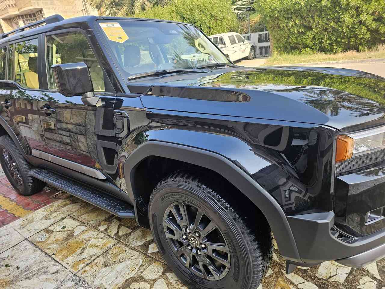 برادو 2025 زيرو R3 
ضمان شركة ساز ٨ سنوات 
مرقم بغداد كامل 
مواصفاتها /////
بصمة ،،،،سلايد ،،،،،،مقاعد جلد وكهرباء وتبريد وتدفئة 
رادار أمامي وجانبي وخلفي، ،،،،،مانع تصادم ونظام الخروج من المسار 
صندوق كهرباء قطعتين ،،،،،اشارة ترحيب بالابواب الأربعة 
وباقي مواصفات البرادو المعروفة 
موقع السيارة بغداد زيونة
الاتصال _/***********
***********
ملاحظة// السيارة مكفولة من كل شي وسعرها جوه سعر الشركة
