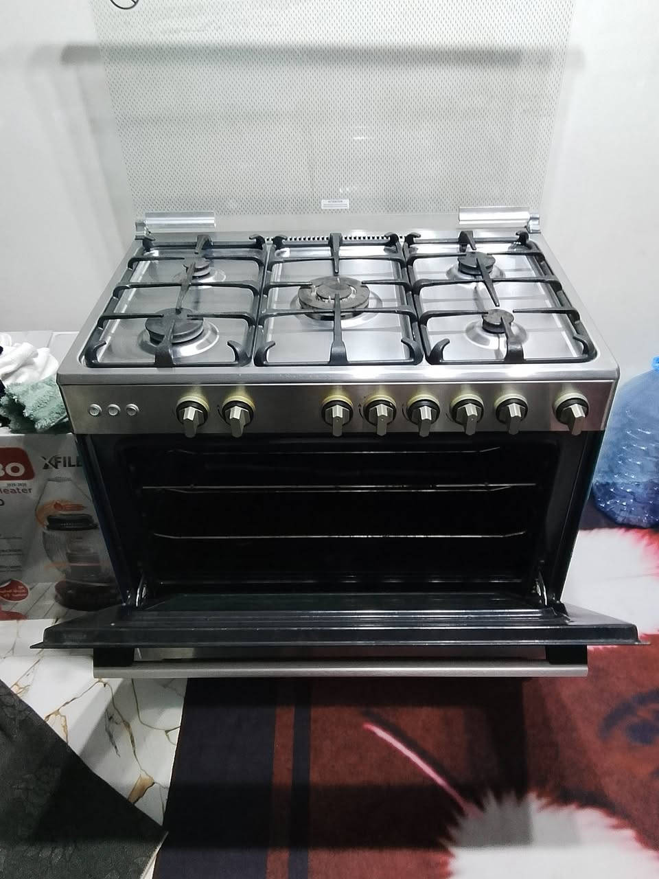 س ع اخوان ماتشتري لاتكسر بالسعر طباخ ميديا  كريازي مستمعل خمس عيون نضيف شغال حتى الفرن مالة وتلفيزون شارب 32حجم شغال ايضا للبيع 300الف بيهن مجال قليل/اتصال _***********
