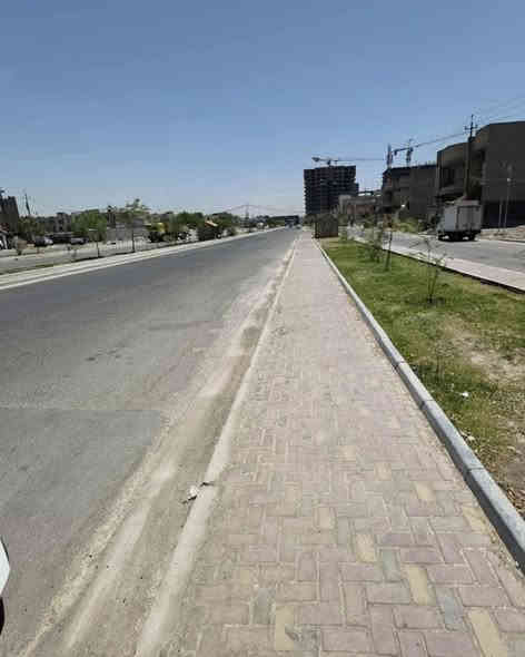 قطعه ارض للبيع طابو ملك صرف العنوان/حي الجهاد -الاساتذه _اربع شوارع قرب مجمع حي السلام السكني الجديد
تبلغ مساحه القطعه ٣٠٠ متر واجهه ١٥ ونزال ٢٠ 
ملاحظه القطعه تقسيم حسب الطلب  للاستفسار الاتصال بنا***********
