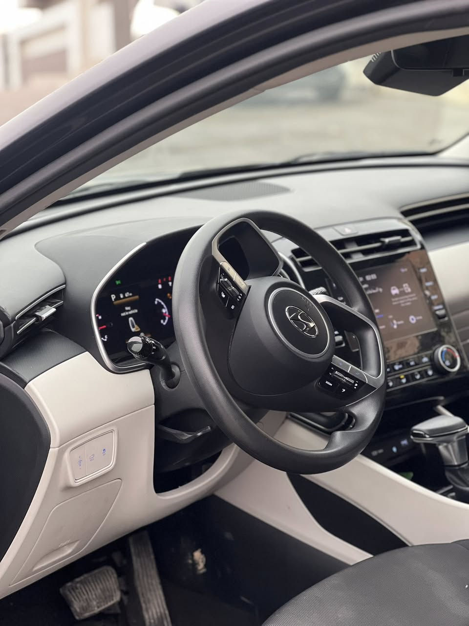 السلام عليكم
توكسن 2023 امريكي

صور الحادث مرفقة
بدون ايرباك 
بجم كبس 

بصمة تشغيل / جنطة كهرباء / تبريد قطعتين
كرسي كهرباء /  / بصمه . تشغيل عن بعد
رادارات / تبريد كلشي شغال بيها 

بيها 4 قطع بارد فقط بدون ايربك 

السعر 150$
مكاني موصل حي الحدباء 

للاستفسار هذا رقمي ***********
