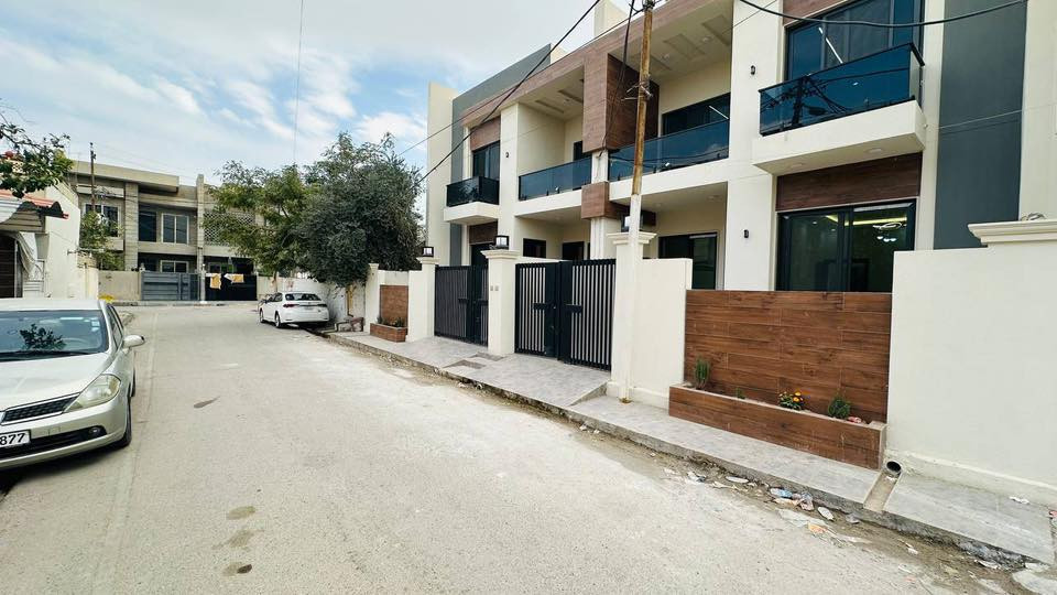 💠اعلان عقاري رقم(1109)💠 

‏#داران_بناء_حديث_زيرو_vip_للبيع في #حي_المعلمين خلف أسواق التفاحة بمكان جميل كل دار مكون من طابقين 

💠طابق(1) غرفة نوم عدد 2 + مطبخ حار وبارد +استقبال +هول + صحيات + كراج

💠طابق(2)  غرفة نوم عدد2 + مطبخ + صحيات

 ‏💠#مساحة كل دار 150 متر 

💠#واجهة كل دار 7.5 متر
____________________________
‏#instagram :  almalk_realestate
_____________________________
‏#facebook : الملك للعقارات والمقاولات 
______________________________

💠ليصلك السعر علق بــ (تم) ✔️

لاستفسار اكثر يرجى مراجعة #مكتب #الملك او الاتصال على الارقام التالية☎️
 
📞***********
📞***********

📍عنوان المكتب / شارع القدس مقابل اسماك حسن 
البغدادي

ونستقبل جميع العروض السكنية والتجارية بكافة مناطق كركوك 

#عقارات  #استثمارات  #كركوك  #مقاولاوت #تصاميم #الملك_للعقارات_والمقاولات
