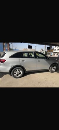 مواصفاتها سورنتو رصاصي وارد امريكي ٦ سلندر ماشيه ١١٣ الف حادثها باب ال...