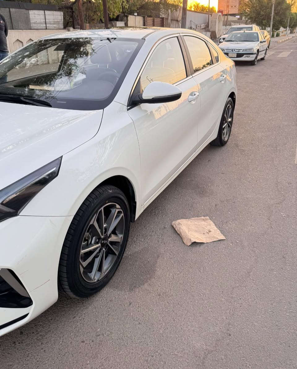 سلام عليكم K3 موديل 24 مكينه 1500 دبل نوزل ماشيه 32 الف سياره حلوونضيفه سياره تخبل بس اريد سياره عائليه ولعنده سورنتو مراوس عادي ‭0784 023 4483‬ مكان سياره بغداد بلديات وسعر 130 ورقه
