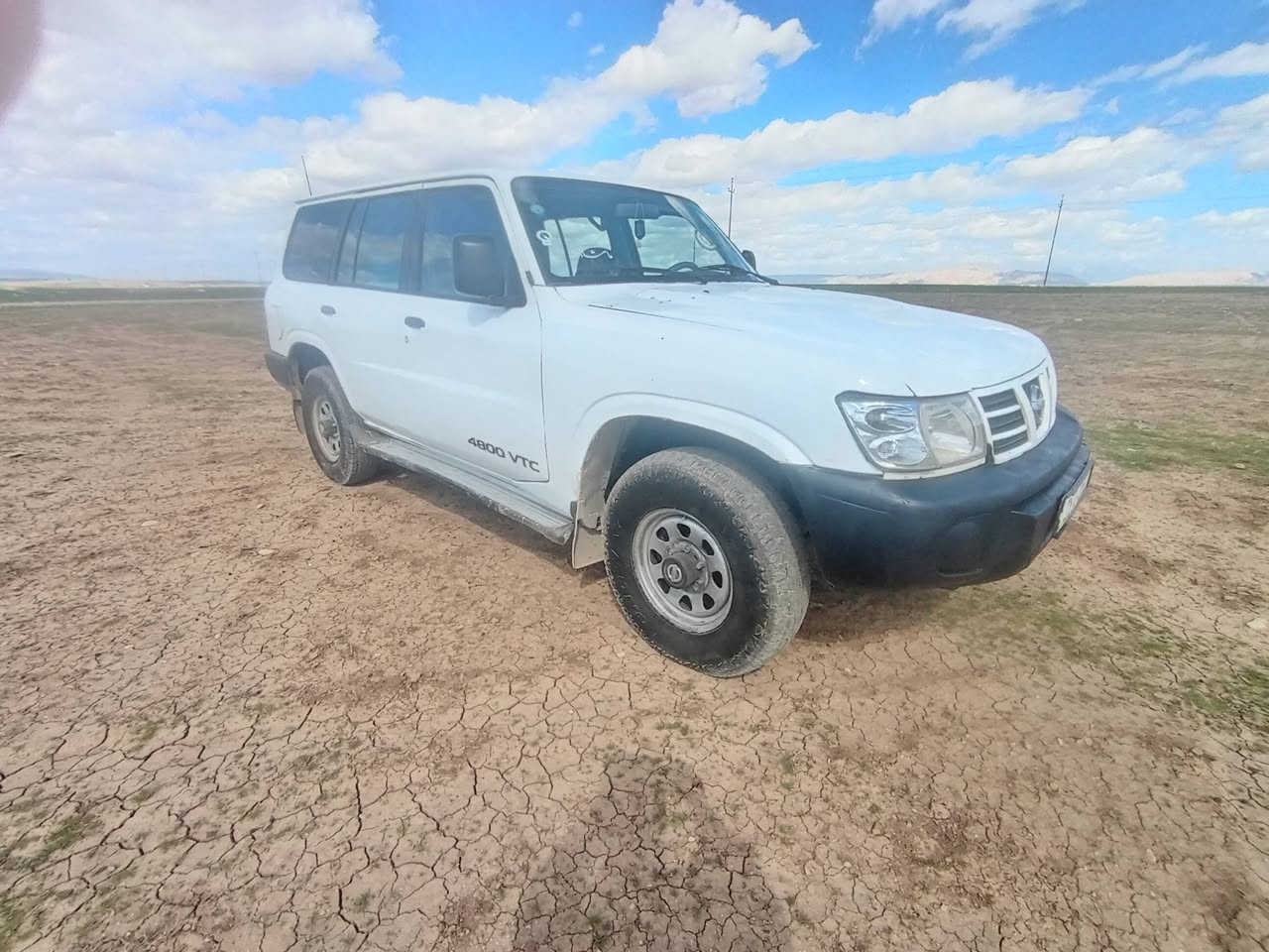 پەتڕۆڵ مۆدیل 2002 ڕەقەم سلیمانی تەحویل غرامە بەشرت ..ماڵی دۆست  گیڕ مەکینە ئەکسل دەبڵ ئەکسل بەشرتی سەت فیتەر ..شانی سەقفی پیشی دوای بێ بۆیاغ نوکەدەرزی لیدرانی نیە ..حیزام بۆیاغە ..غازوبە نزین  ..    شوین چەمچە ماڵ 66گڵاو مجال پارەی علوجێ ..***********  ***********
