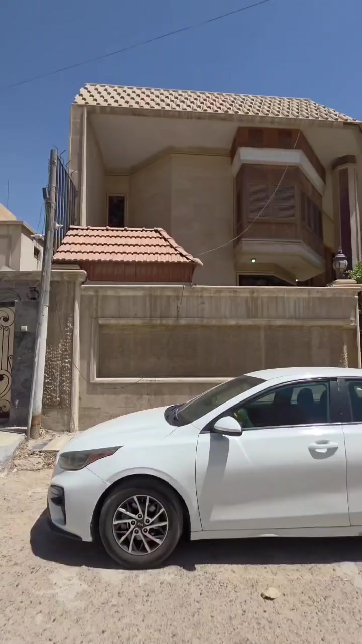 للذواقة وعشاق الفخامة.. دار العمر بانتظارك! 🏰✨
​تعلن شركة مفاتيح الإنجاز للوساطة العقارية عن عرض عقاري استثنائي، لدارٍ صُمم ليكون "تحفة فنية" تجمع بين عراقة البناء وروعة التصميم.
​تم بناء هذا الدار في عام 2010 بعناية فائقة وتفاصيل معمارية فريدة تجعل منه واحة للراحة والتميز. زيونة محلة ٧١٨ العقاري 
​📍 تفاصيل الدار:
• ​المساحة الكلية: 500 متر مربع.
• ​التصميم: طابقان بتوزيع معماري مدروس وعصري.
• ​الطابق الأرضي: يضم صالة استقبال فخمة، هول داخلي واسع، مطبخ مجهز بالكامل، بالإضافة إلى مرافق وخدمات متكاملة.
• ​غرف النوم: 7 غرف نوم مريحة وواسعة، مصممة ضمن مواصفات عالية.
​
هذا ليس مجرد منزل، بل هو استثمار في الجودة والجمال. الدار بحالة ممتازة وبناء قوي يجسد الفخامة في أبهى صورها، مناسب جداً للعائلات التي تبحث عن الرقي والمساحات الواسعة.
​للراغبين في المعاينة أو الاستفسار، يسعدنا تواصلكم معنا في شركة مفاتيح الإنجاز للوساطة العقارية:
​📞 أرقامنا:
***********
***********
​مفاتيح الإنجاز.. بوابتكم نحو عقار الأحلام.
#مفاتيح_الانجاز_العقارية 
#مفاتيح_الانجاز_للعقار 
#مفاتيح_الانجاز_للوساطة_العقارية 
#زيونة 
#زيونة_شارع_الربيعي
