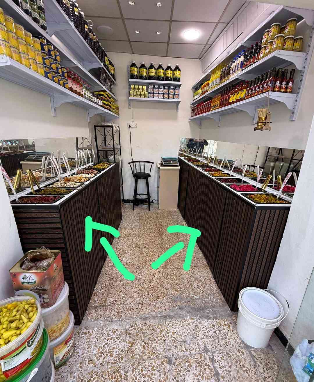 معرض او ميز ديكور للمخللات او المقبلات
مناسب للمطابخ والمطاعم ومحلات الطرشي
أستعمال خفيف جداً اقل شهرين 
أخوتي شغل درجة اولى الله شاهد متانة ونظافة وجمال وداخل الميز هيكل حديد حدادة درجة أولى 
مميزاته : 
الميز الأول بطول ٣ متر يحتوي على ٩ حافظات بوزن ٥ كيلو واثنين ابواب للخزن الداخلي
الميز الثاني بطول ٢ متر يحتوي على ١٠ حافظات بوزن ٣ كيلو وايضاً باب للخزن الداخلي 
الميز والحافظات الخواشيك اريد ابيع كامل
السعر رايده 650,000 الف دينار
الله شاهد مو سعره ومكلفني جداً 
اهل المصلحة يعرفون شكد سعر هذه الحافظة الفايبر گلاص.
موجود مكاني البصره / شارع التميمية 📍
للتواصل : ***********
