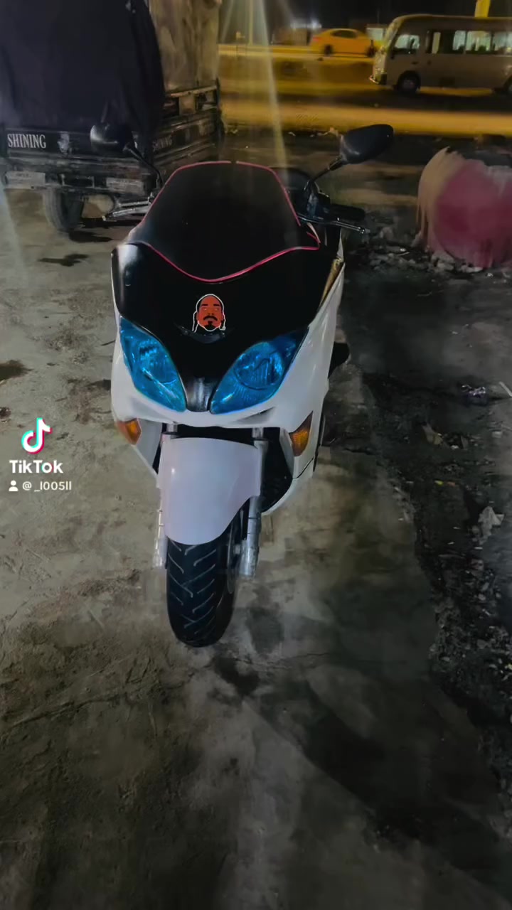 سلام عليكم فورزه صفر8بصمه للبيع الدراجه طافيه أبيع كوم حديد 350وبيه مجال الشراي ***********
