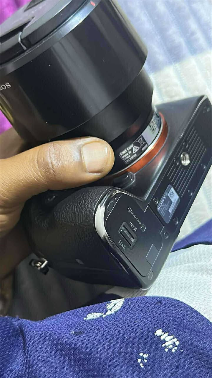 السلام عليكم سوني a7iii بدي فقط شترها 50k سعرها مليون دينار فقط لا اكثر ولا اقل السعر غير قابل للتفاوض شراي راسل مو شراي لا تتعبني وتسئل كلشي موضح كدامك الكامره لا مصلحه ولا شي كارتون كامل شاحنه وقبقها بيع مستعجل عنواني بصرة متوفر توصيل  الكامره فقط صبغها طايح من الاماكن الي موضحه بالصور سبب البيع اشتريت احدث منها وسلامتكم
*********** واتساب اتصال
