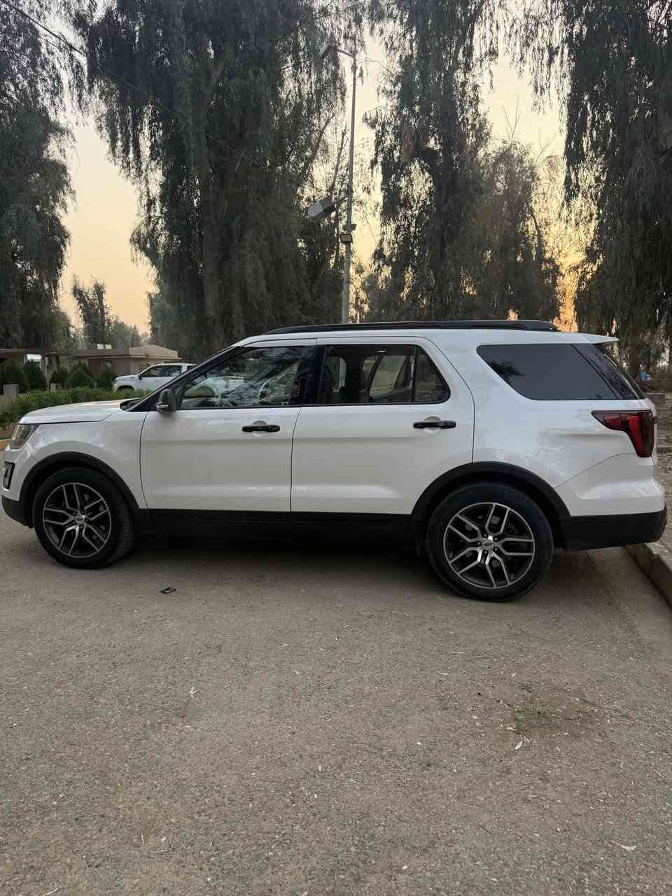 اكسبلور 2017 فل مواصفات
رقم أربيل باسمي ✔️

🔹 مكينة 3500 توين تيربو
🔹 كير ومكينة خير من الله
🔹 كشنات سياحي
🔹 تدفئة وتبريد للكشنات
🔹 سيارة نظيفة وجاهزة للاستعمال
♦️فتحة بانوراما 

💰 السعر: 160

وأقبل مراوس بـ دوج رام أو فورد F150 أو جمسي

📞 ***********
