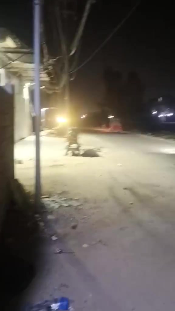 سلام عليكم بيت الايجار مساحه ٨٠ متر عله شارع العام بناء جديد البوبيات اسواق البرتقاله 300الف ***********
