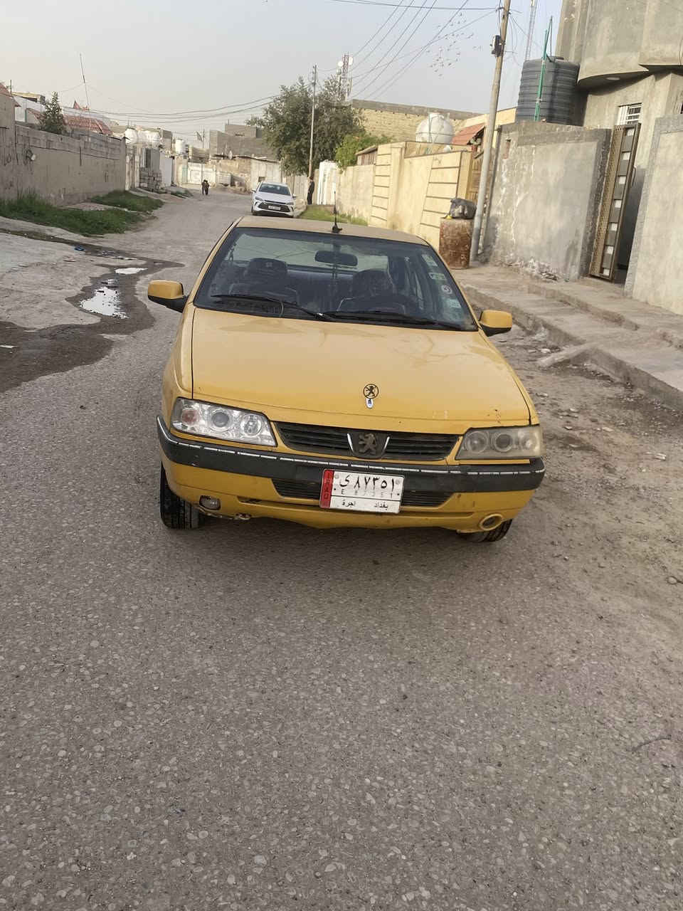 سلام عليكم بيجو 405 موديل 2013
كير ومكينه جدد تخم تاير بيهة تكه تعبانه 

بيهة ضربه بصفحت سايق بصيطه كلش 

سياره مصفره هيئة وغرامات مداور ثاني يوم راعيهة جيراني 

مكان سياره بغداد مجمع الحسان مجاور بسمايه 

رقم *********** سعر 28وبيهة مجال قليل
