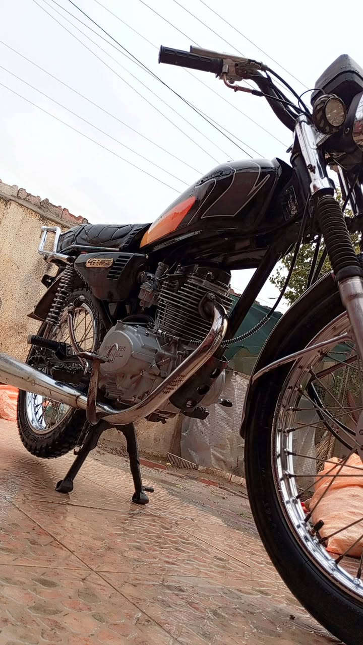 السلام عليكم للبيع دراجه نامي برو محرك بل شرط قطره صوت مابي لا صرف لا بخار كهرباء كامل شغال وكلشي بي جديد وياله مسطره دبلات شغاله السعر 325بي مجال ***********
