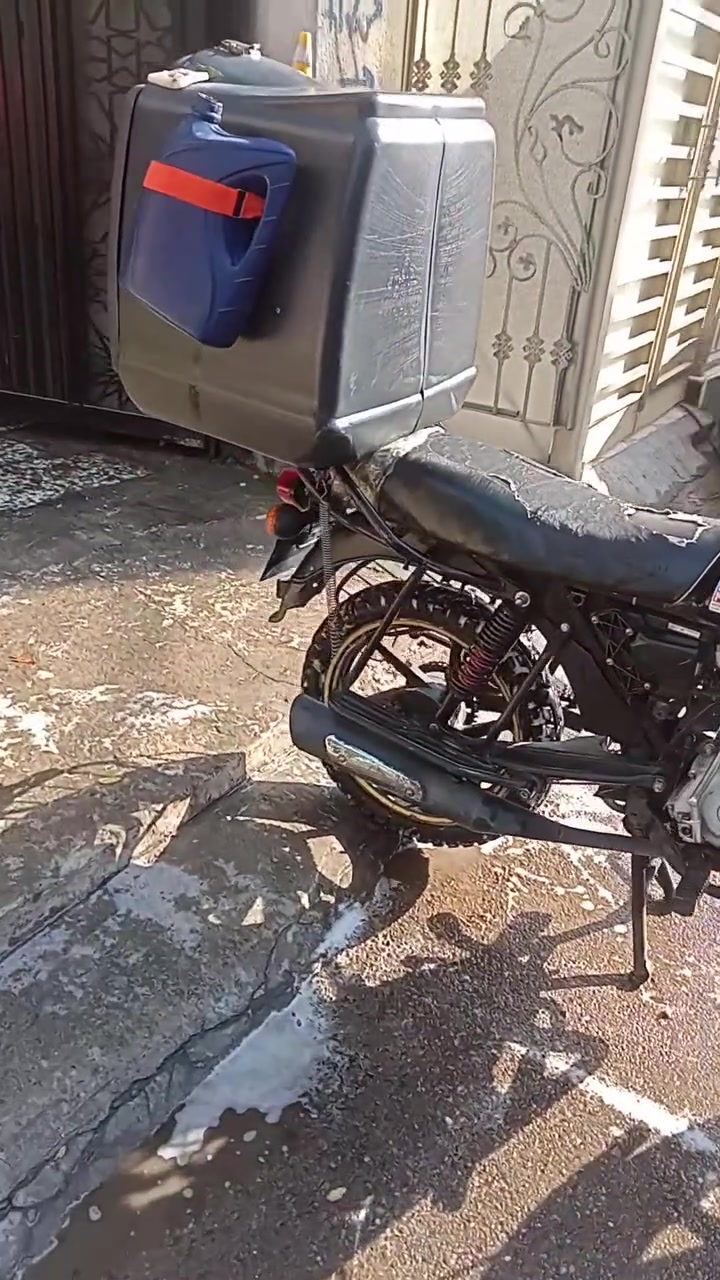 سلام عليكم دراجه بوكسر للبيع موديل 21 دراجه خير من الله بس ناقصه باتري او ترتيب شويه دراجه قطره تبخير مابيه أمانة الله  او مماشيه هواي مكينه نضيفه فول مكان بغداد حي جهاد للتواصل ***********
