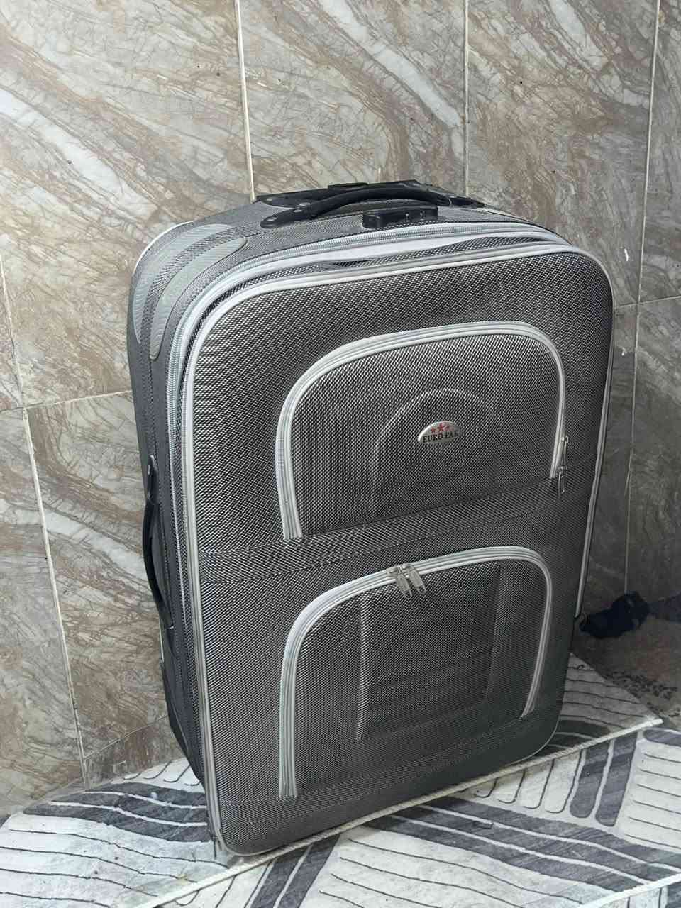 جنطه نضيفه مابيه اي أضرار حجم وسط اكبر من لتصوير ب20وبيه مجال بسيط بيع مستعجل


**إذا كنت صاحب هذا الإعلان وتريد حذفه لأي سبب، رجاءا أرسل رسالة إلى الدعم الفني**