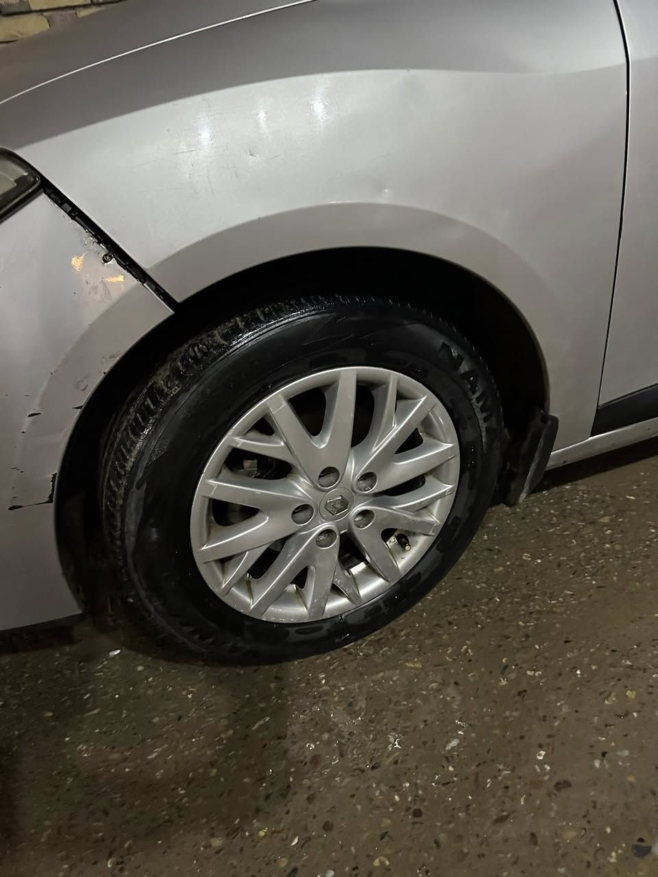 السلام عليكم
رينو 2016 للبيع 

السلام عليكم
للبيع رينو فلوانس 2016 سياره مابيها صبغ محور كير ومحرك كورلا تبريد شغال السياره جاهزه فول بصمه بيها الستيرن ثكل عندي ماعرف السبب ابيع على وضعها السعر50 ورقه مكان السياره الدوره للاستفسار 
***********
