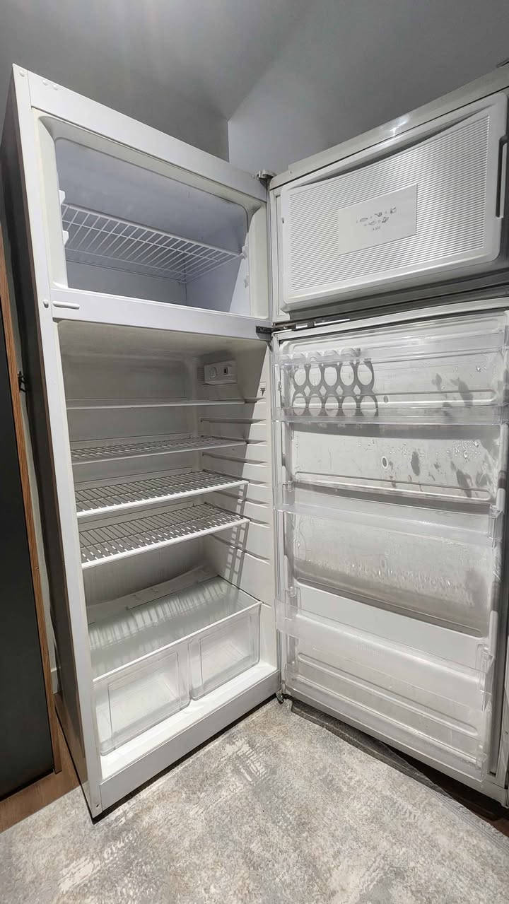 For Sale: Vestel Refrigerator

📌 **Model:** Vestel GT/N4561

📌 Used for approximately 5 years. Selling because I purchased a new refrigerator.

📌 No faults, repairs, or technical issues.

📌 Both the refrigerator and freezer work perfectly.

📌 Clean and well-maintained. May have minor cosmetic signs of normal use.

📏 **Dimensions:**
• Height: 182 cm
• Width: 70 cm
• Depth: 63.5 cm
• Net Capacity: 415 Liters

📍 Location: Erbil-Boulevard

💰 **Price: 225.000 IQD أربيل, العراق


**إذا كنت صاحب هذا الإعلان وتريد حذفه لأي سبب، رجاءا أرسل رسالة إلى الدعم الفني**