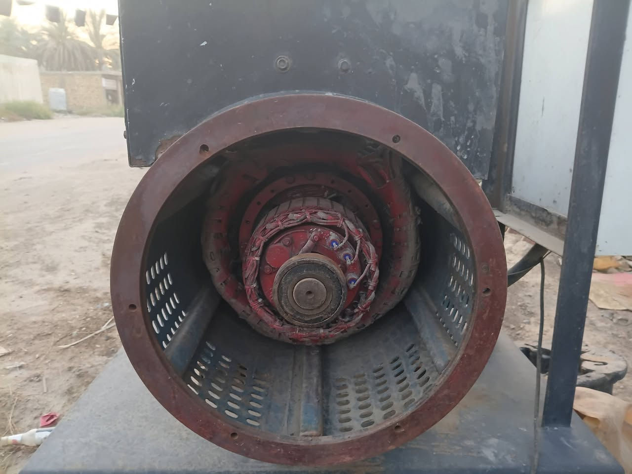 السلام عليكم...
#للبيع_توليد حجم  200 kv 
دبل بوربرن كامع مع الطبكة؛ محروك الظهر فقط

***********
