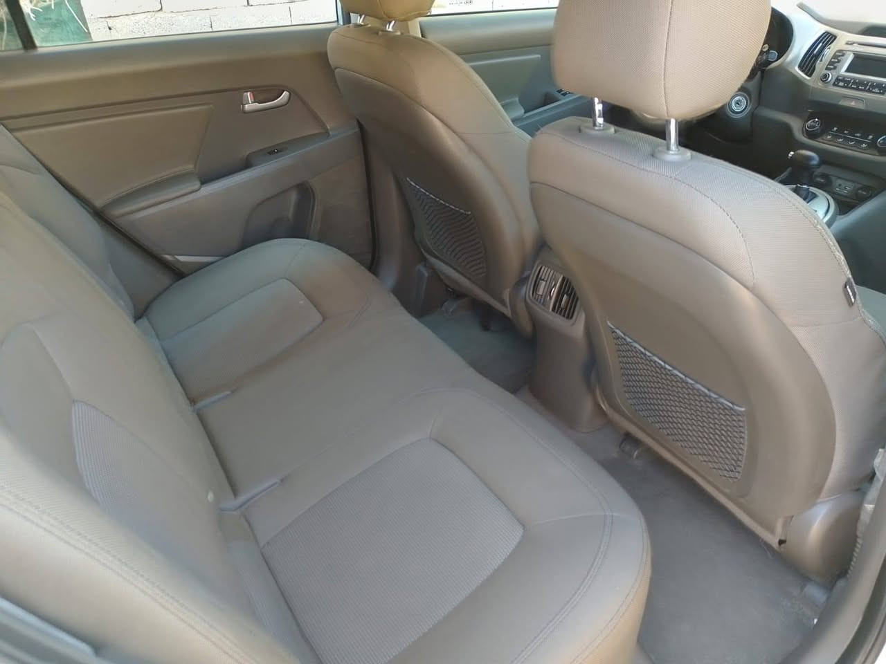 السلام عليكم
كيا سبورتج 2016 
وارد امريكي بيها قطعتين تبديل نفس اللون الابواب عكس السائق 
محرك 2400 GDi
تبريد قطعتين
4 ويل السيارة 
رقم جديد بأسمي 
السنوية لحد 2030 
السعر 133 وبيها مجال جداً بسيط
*********** البصرة, العراق
