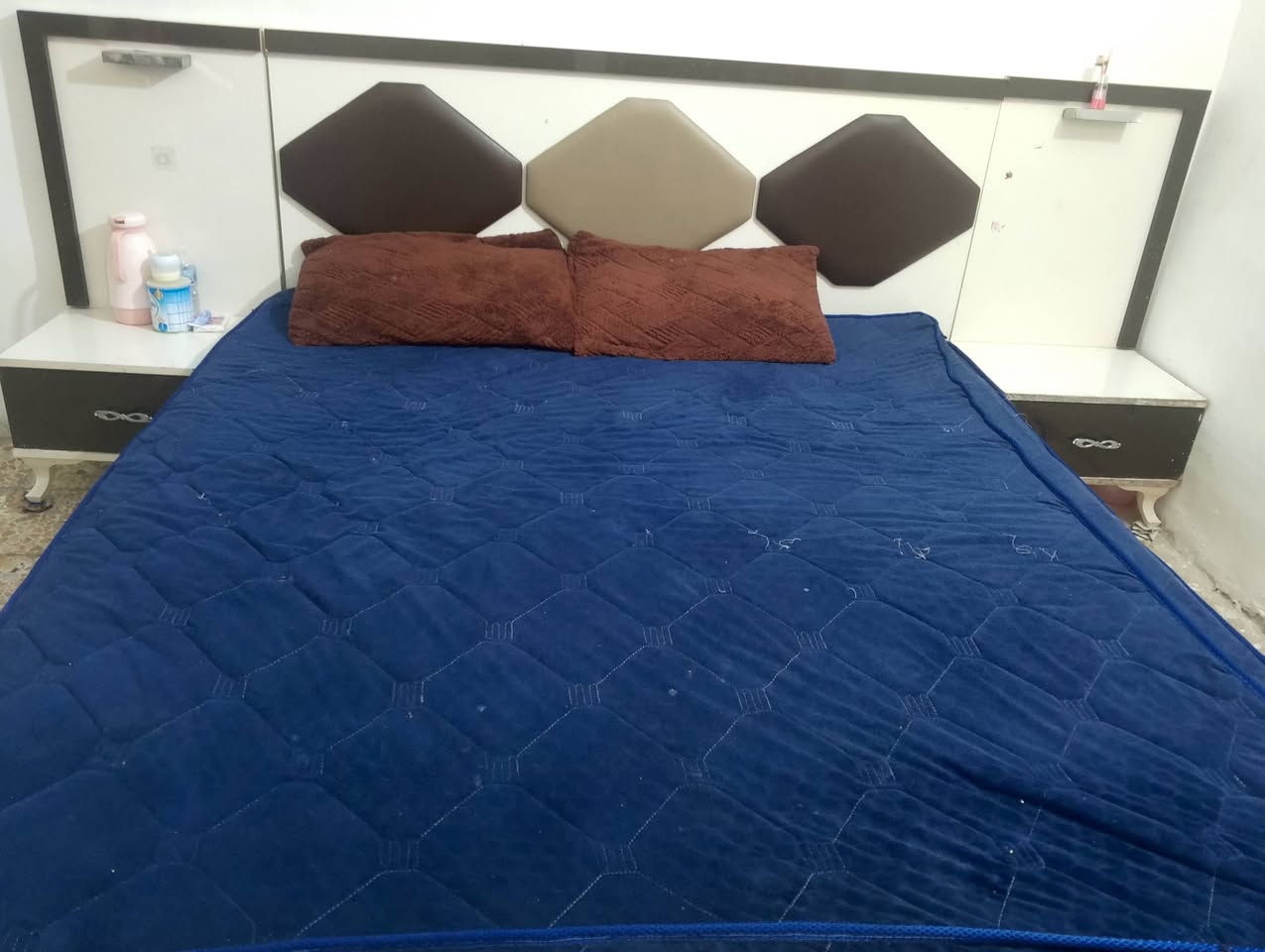 غرفه البيع مكان بغداد الشعب سعر200وبي مجال وبيها ضرر بصيط ‏‪***********‬‏
