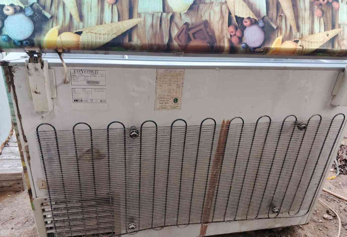 بما انو باجر جمعه
ثلاجه نضيفه حجم الكبير تبريد ثلج شغاله واي خلل مابيه 

مجمده حجم وسط نضيفه وكل خلل مابيه فقط تبريد مالتها ميشتغل 
استفسار خاص او اتصل عرقم ***********
