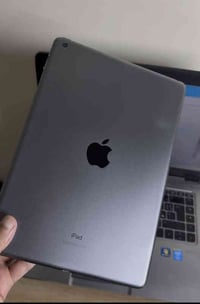 ايباد 9 الذاكرة : 64 بطاريه 90 بدون ملحقات السعر :195 قفل قفل   رقم ال...