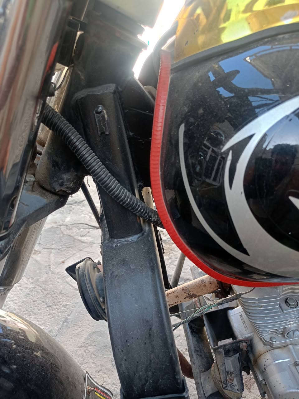 ستوته ام تي ار للبيع مقفوله شاصيها رقبه محركها مفتوح مره واحده والباقي كفاله اربع تايرات شوبلس كامله ستوته تنباع والسعر اتصل بخير وتدلل ***********
