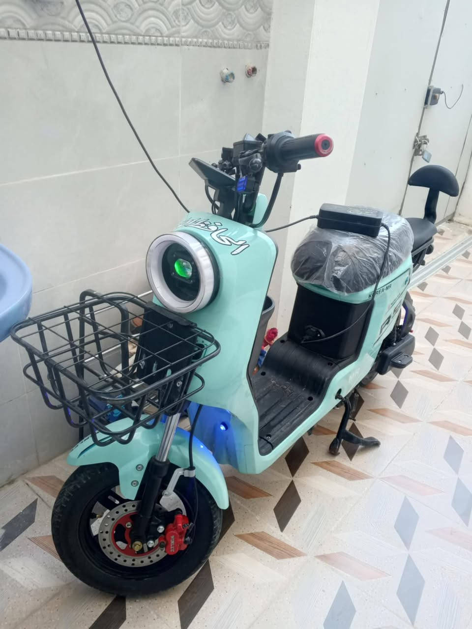 دراجه شحن للبيع نوع (R9) موديل(2025) فول مواصفات لون مميز نظام P لايت عالي وناصي إشارات لكزز دراجه جديد  R رجوع للخلف بطاريات  عدد 5 ملف 1700 حقيقي سرعة بالشاشه 99 سرعه حقيقي 65 تايرات جديد بريكات دسك رياضي سماعة بلوتوث MB3بلادي نضافه 100% سعر  350  وبي مجال للطيبين  لمكان بعقوبة التحرير


**إذا كنت صاحب هذا الإعلان وتريد حذفه لأي سبب، رجاءا أرسل رسالة إلى الدعم الفني**