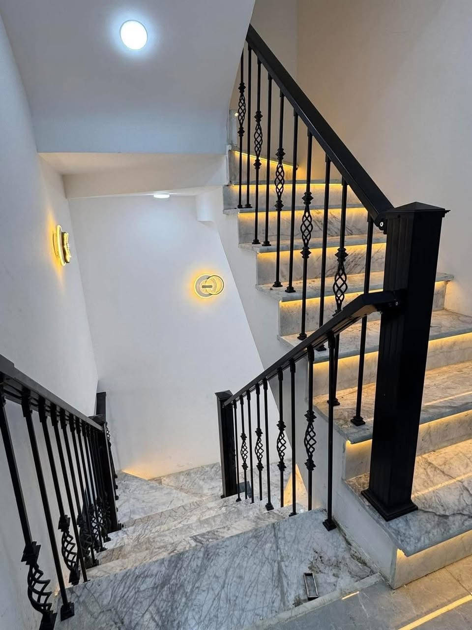 السلام عليكم
بفضل الله يتوفر لدينا محجر كلاسك الجديد
جمع الاشكال والالوان  وبسعار جدا مناسبه 
وكذالك يتوفر الابواب التركيه والالمنيوم
موقع تحرير الفلكه الاخيره مجاور مرطبات السلطان
للتواصل واتساب ***********
باداره اسطه  فاضل
