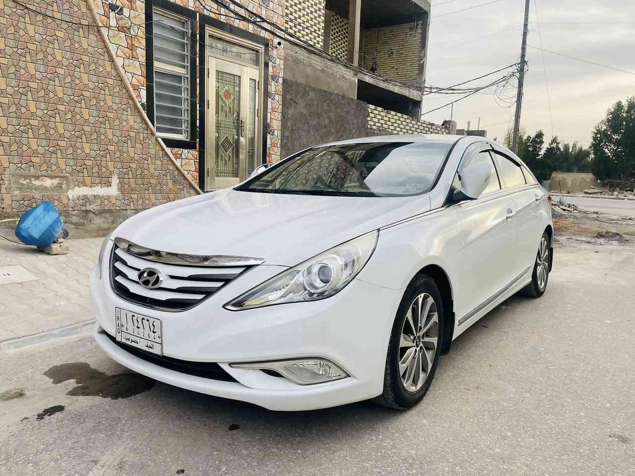 سوناتا 2014 خليجي رقم نجف الماني
تحكم ستيرن 

شفتات

كشن كهرباء 

مري شفط اشايربلمري 

ثلاجه بلچكمچه 

حساس خلفي 

شاشه كامره 

تبريد خلفي 

السياره عليه ادامه كامله حداديه جديده من الطول للطول مع تخم تاير جديد باتري جديد ماشيه 166 الف 

محرك 2400 دوش گير خير من الله سياره مناقصه برغي الله شاهد بيه باب كلير فقط وبارد جدا بسيط والباقي كفاله سعره 132 بيه مجال حك الجيه ***********  مكان السياره النجف حي ميسان
