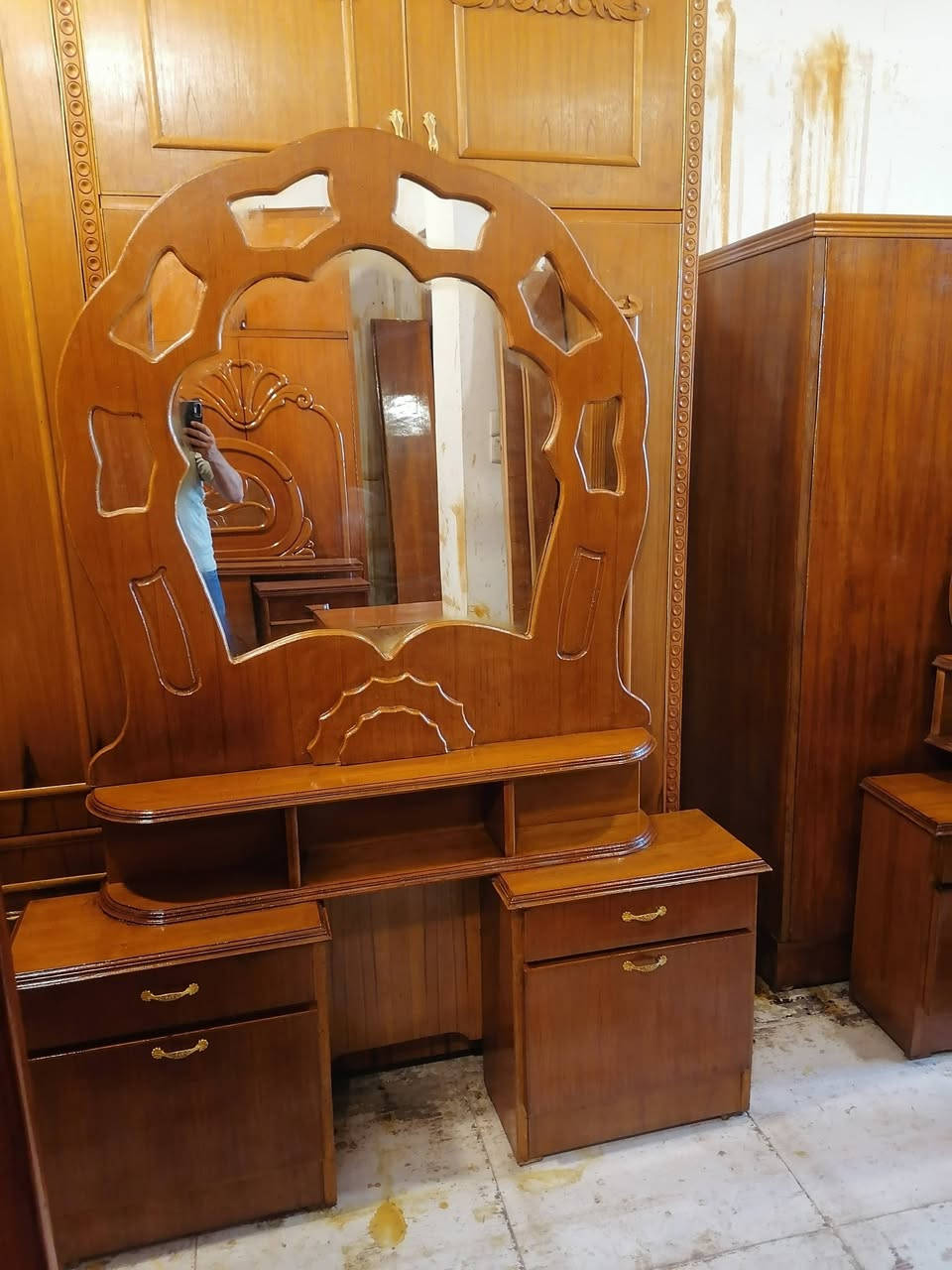 غرفه 5 باب نظيفه جدا جدا وشغل درجة أولى معرض ابو حسن حي السكر مقابل ساحه غاز السكر ت *********** سعر خاص جدا 450 مستعدون لشراء غرف النوم والكناتير المستخدم
