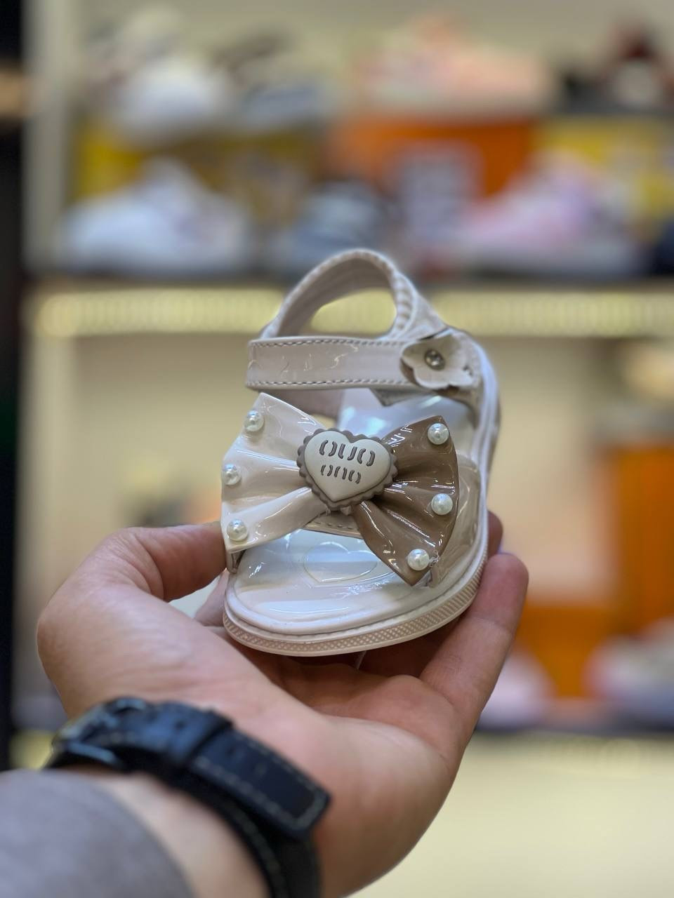 �💕 صندل بناتي موديل لطيف وناعم 💕

موديل بناتي كلش حلو وخفيف يناسب الطلعات والمناسبات 👗✨

✅ القياسات: من 21 إلى 25
🎨 متوفر بـ 4 ألوان مميزة
🦶 مريح وخفيف على القدم

دللي بنوتج بأحلى صندل لهذا الموسم �


**إذا كنت صاحب هذا الإعلان وتريد حذفه لأي سبب، رجاءا أرسل رسالة إلى الدعم الفني**