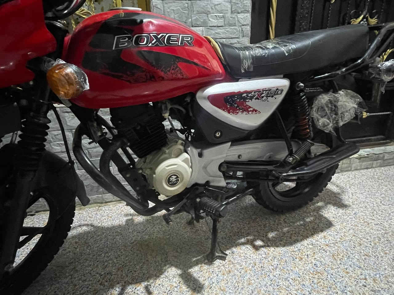 سلام عليكم للبيع بوكسر فحل سنويه ورقم موديل 2023 دراجه نظيفه مثل ما واضح بالصوره وسنويه تنتهي 2030 سعره 2250 وهلا بيك بكل وكت يمتا ما تريد والاستفسار ***********
