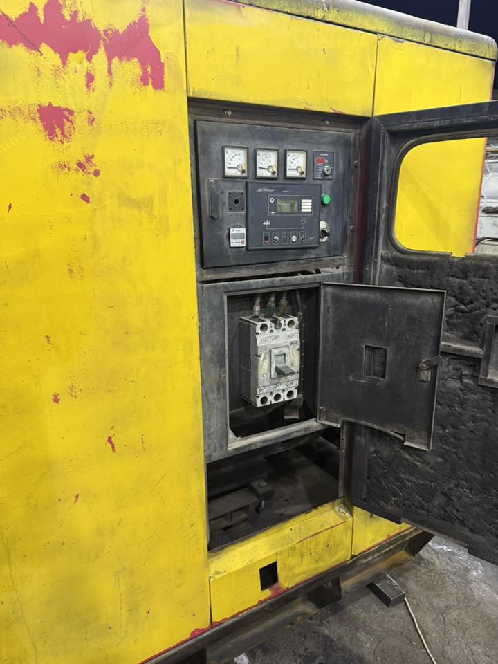 سلام عليكم مولد كمنز 24 ستندر لابخار ولا تنكيص توليد 250 كيفي المكينه امريكي مو صيني اصلي تحمل يمي بل موقع وتشيل كاتم سعر 57 بيه مجال مكانهه سيديه *********** نضام حمايه تشتغل وتطفه وتو
