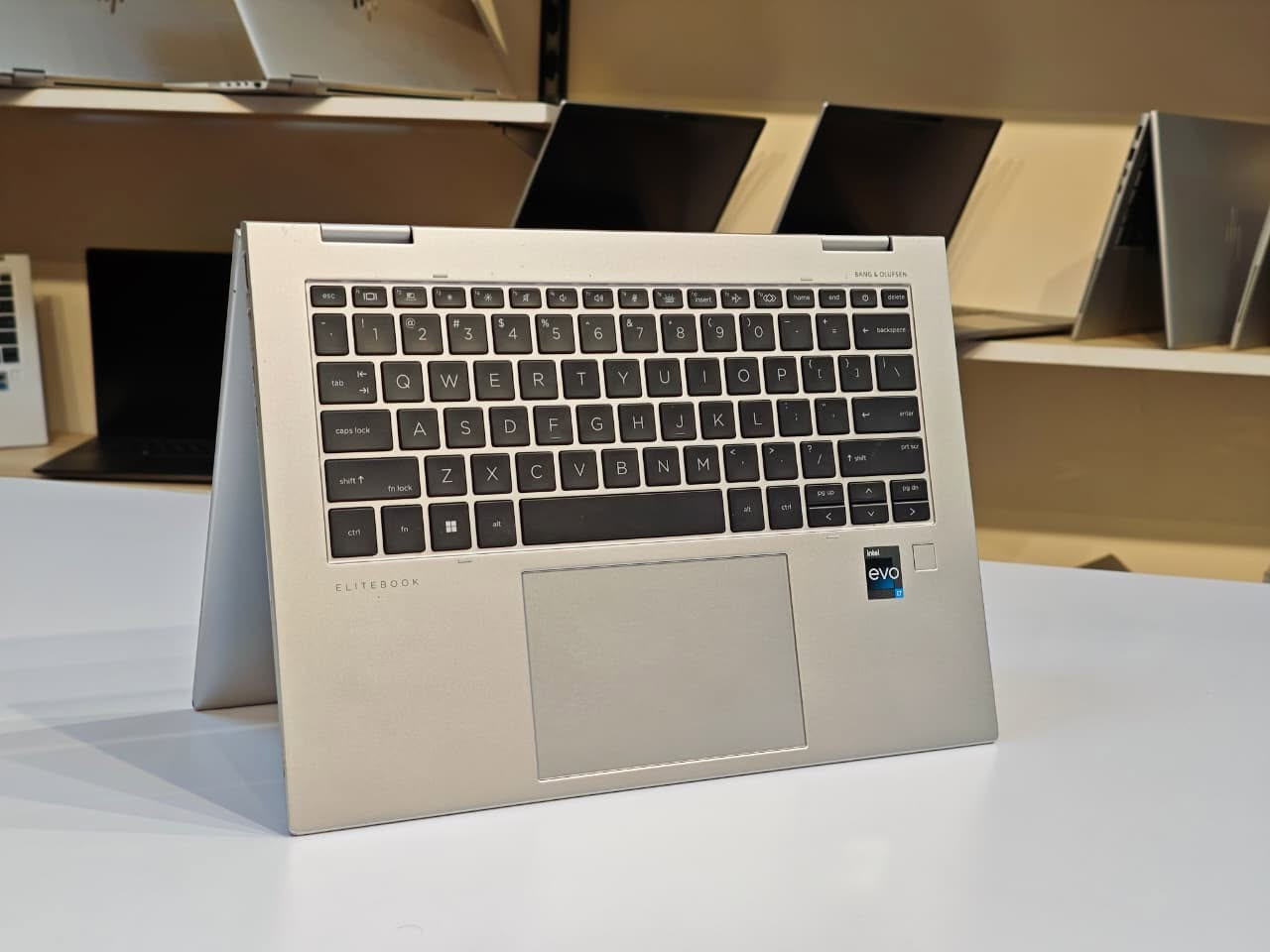 ## 💻🖤 HP EliteBook 1040 G9 x360

فخامة رجال الأعمال في جهاز واحد 👑✨

🔹 **CPU:** Intel Core i7-1255U Gen 12
🔹 **RAM:** 16GB DDR5
🔹 **SSD:** 512GB NVMe
🔹 **GPU:** Intel Iris Xe
🔹 **Display:** Touch Screen
🔹 **Design:** x360 (لابتوب + تابلت)

✅ شاشة لمس دقيقة وسلسة
✅ تصميم x360 عملي للاجتماعات والعروض
✅ هيكل معدني فاخر وخفيف الوزن
✅ بطارية ممتازة للاستخدام اليومي
✅ مناسب للشغل، الدراسة، البرمجة وصناعة المحتوى الخفيف

📍 المهندسين – 8أ ش الفرات، جامعة الدول العربية

📞 **01029277807**


**إذا كنت صاحب هذا الإعلان وتريد حذفه لأي سبب، رجاءا أرسل رسالة إلى الدعم الفني**