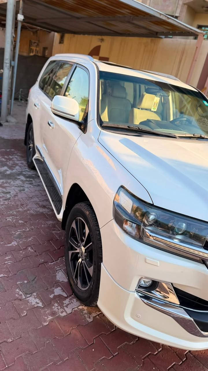 لمعرفة السعر اكتب كلمة (تم) بالتعليق يجيك السعر خاص💐

2018 لاندكروز خليجي🚙
بريم اصل 
ماشيه 90الف🚦 
كفاله عامه من كلشي حته دعاميات 
جديده لوك سياره 
رقم بغداد الدولي بأسمي 

للاستفسار ***********
