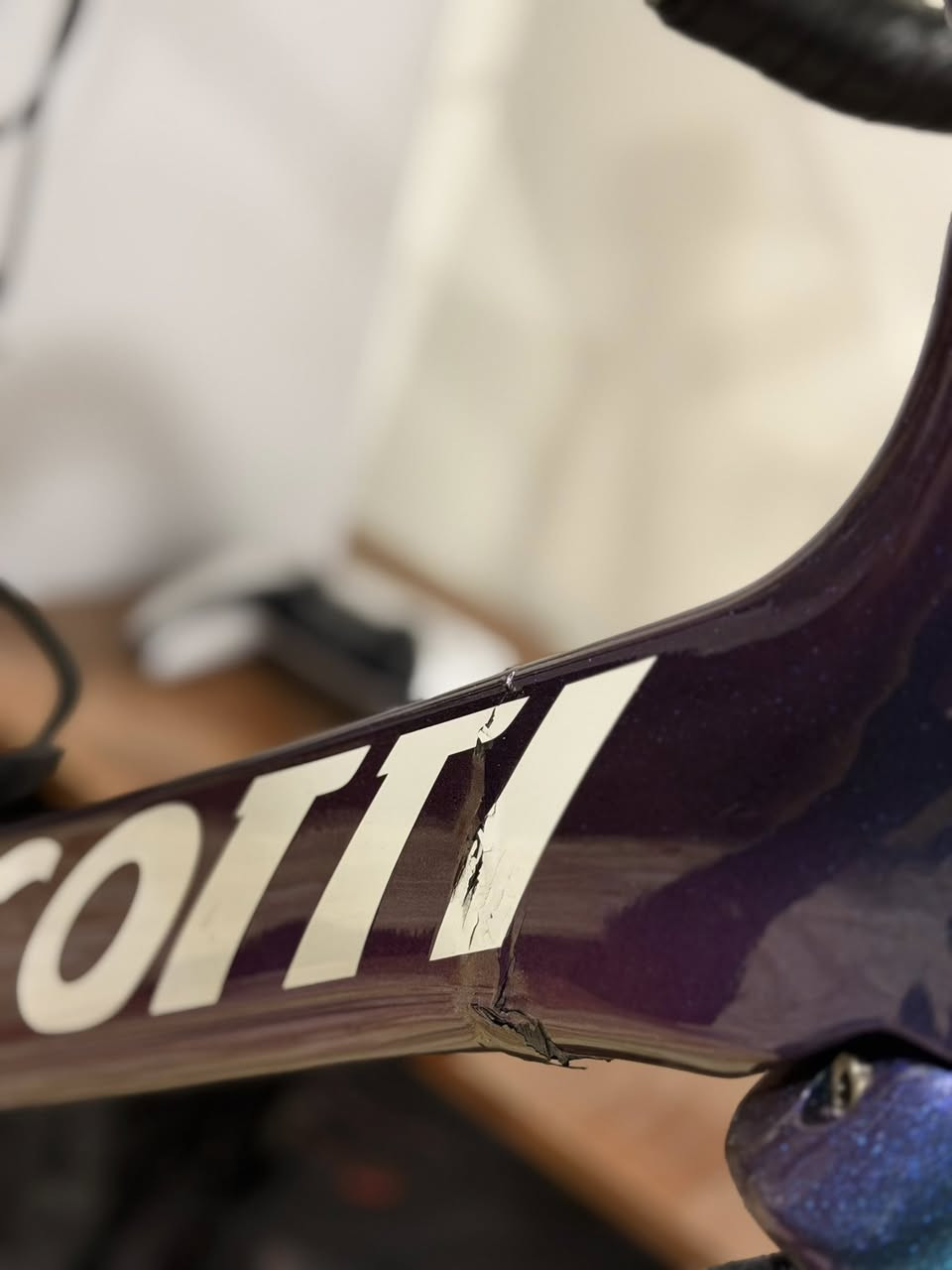 السلام عليكم
فريم كاربون اب هذه الشكل ارتفاعه 54 

سترين او ماشه كاربون كامل ويه المجمع او بوري سرج او سرج كاربون فقط بيه هذه الكسر مثل ما موضح بل صوره


**إذا كنت صاحب هذا الإعلان وتريد حذفه لأي سبب، رجاءا أرسل رسالة إلى الدعم الفني**